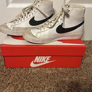 NIKE blazer mid ‘77 white and black Sneakers size 7y